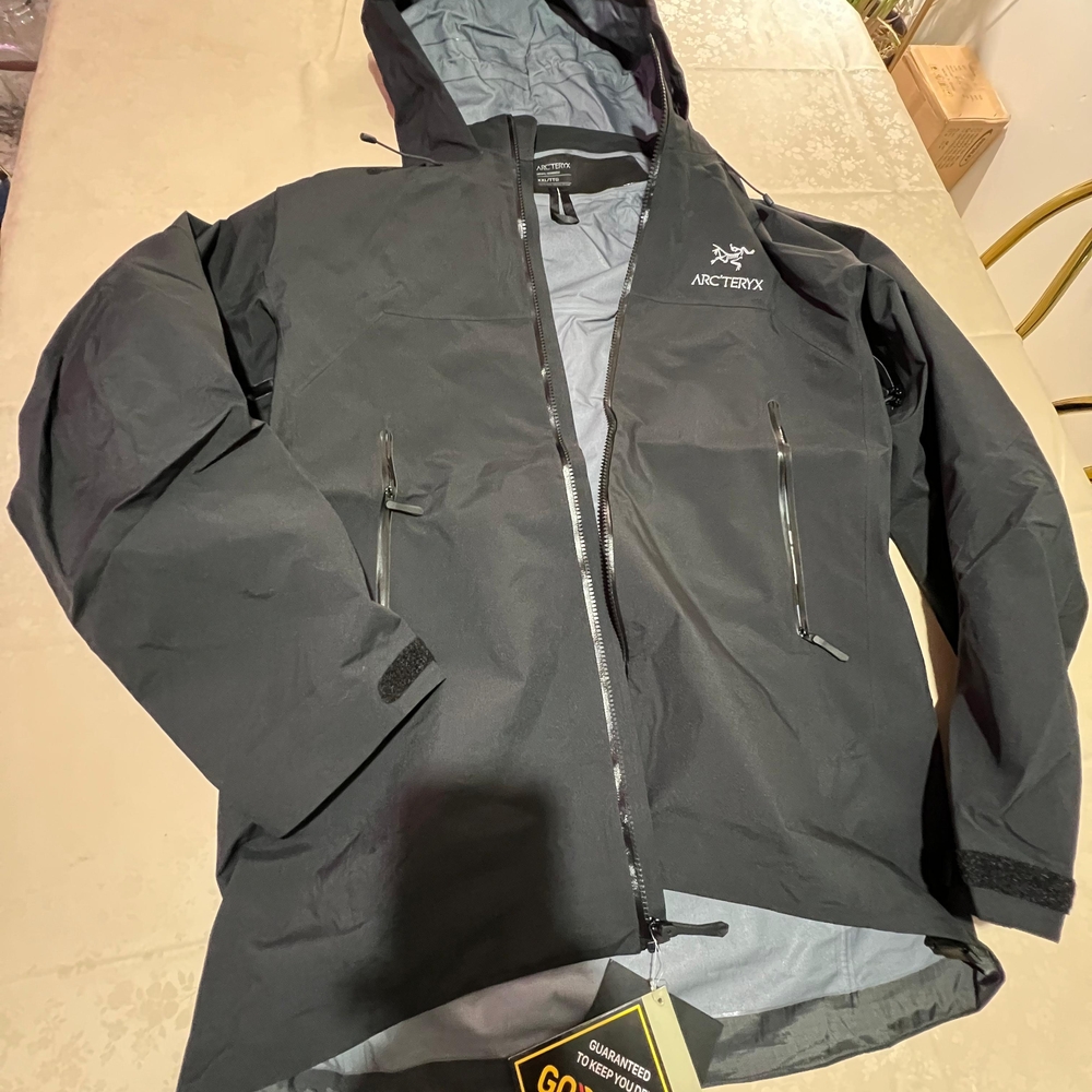 Arc'teryx Men's Black Jacket